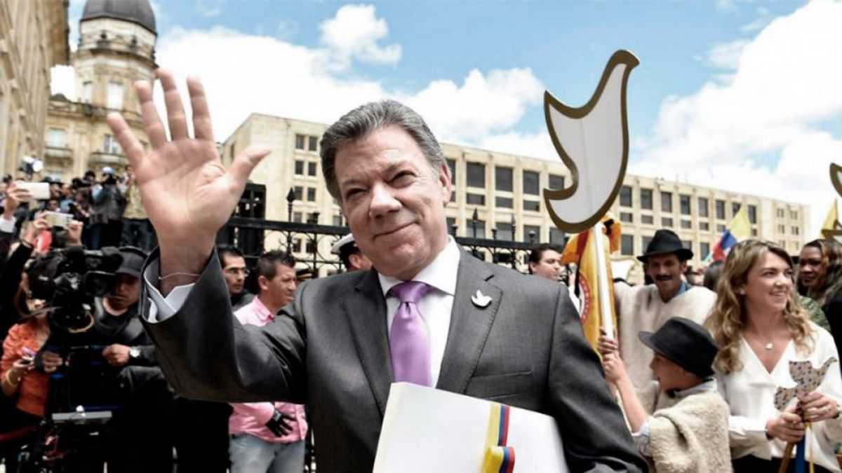 altText(Consuelo tras el revés en el plebiscito: Juan Manuel Santos fue elegido Premio Nobel de la Paz)}