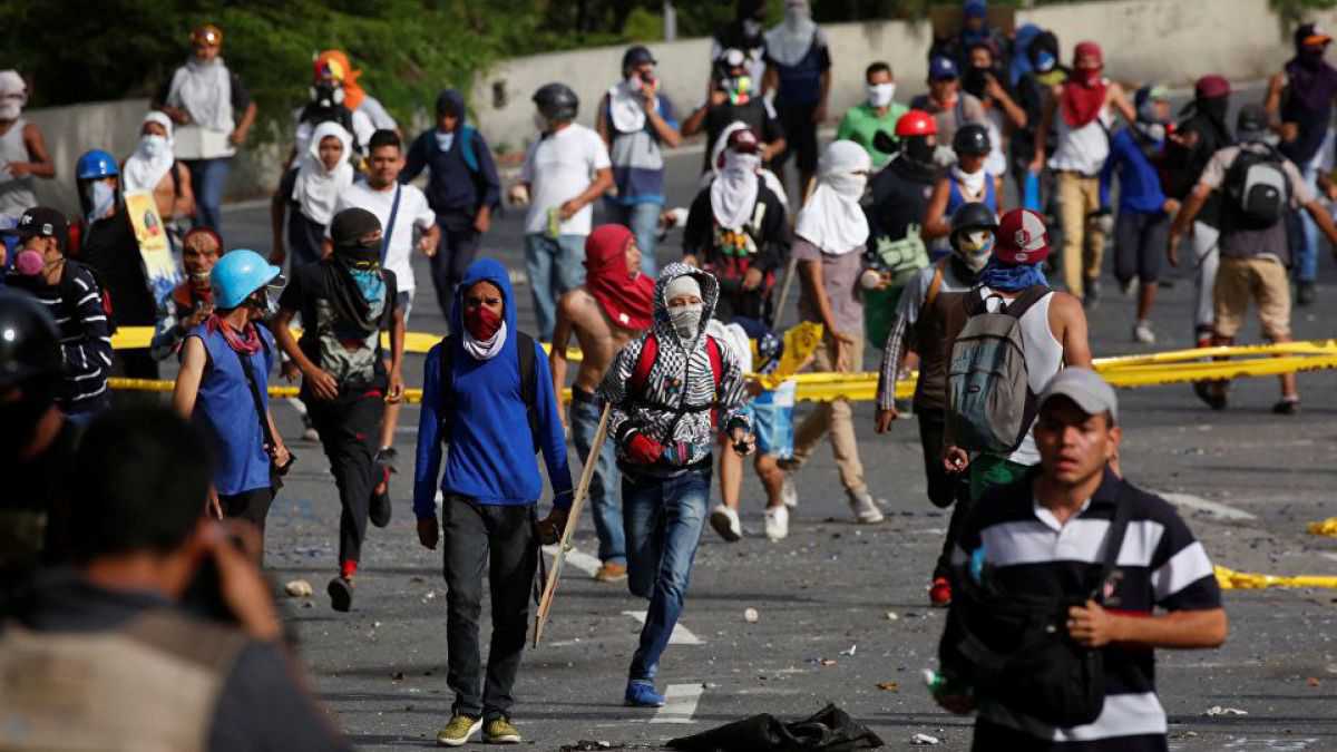 altText(Crisis en Venezuela: “Los muertos son provocados por la oposición a Maduro”)}