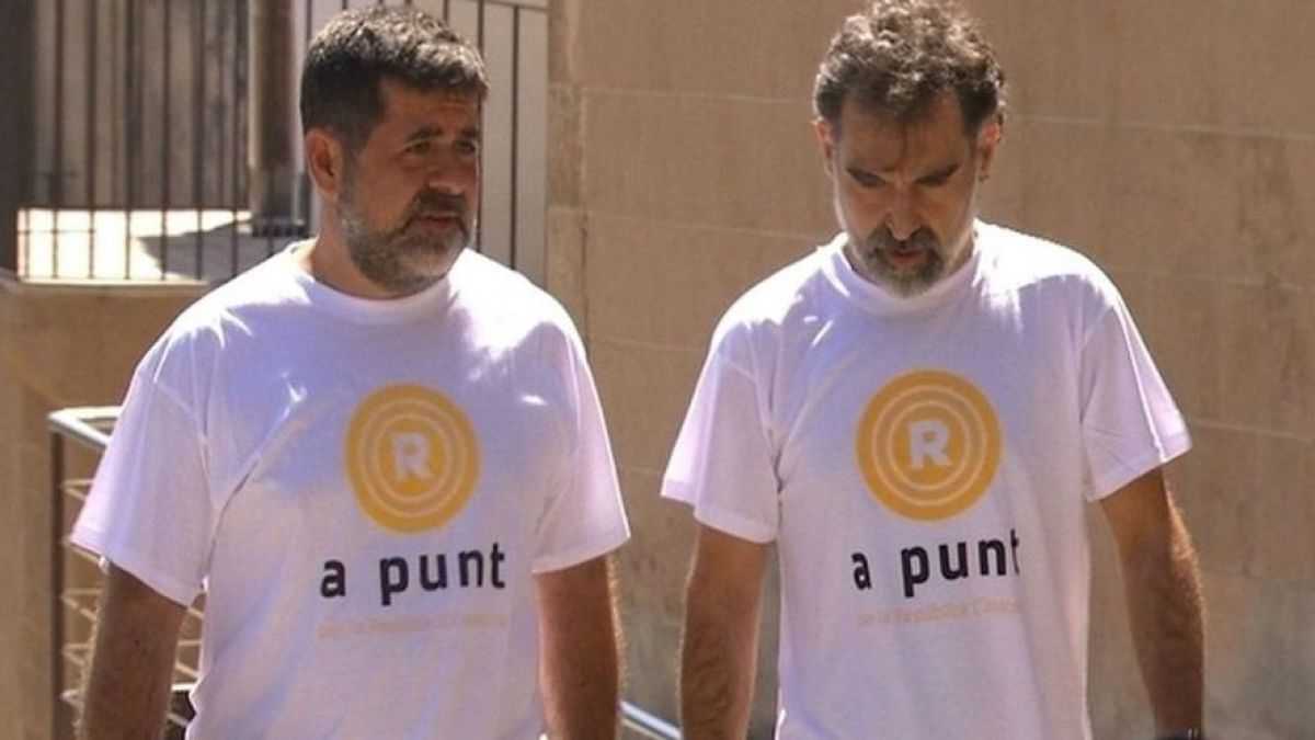 altText(Cataluña: dictaron prisión a líderes independentistas y estalló un cacerolazo)}