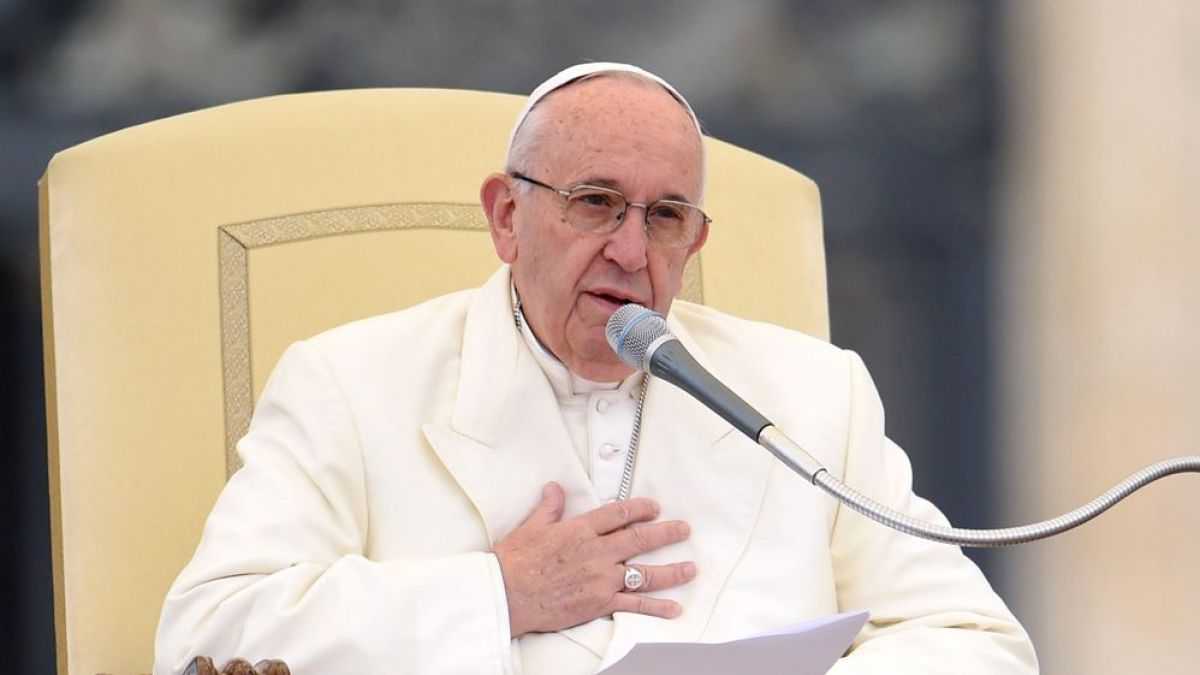 altText(El papa Francisco pidió por Venezuela y Siria en la misa del Domingo de Pascuas)}