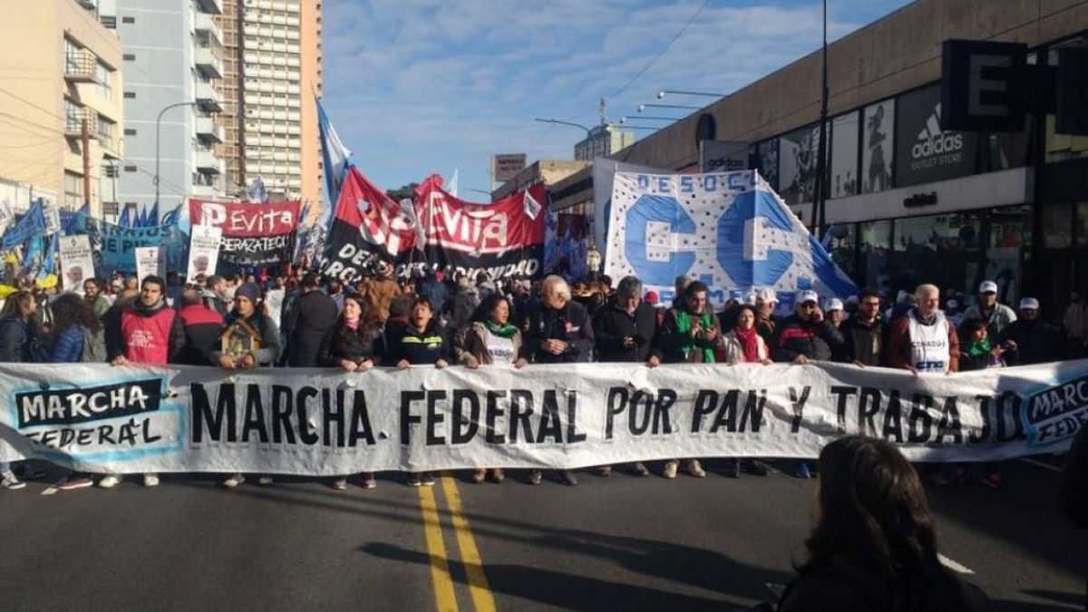 altText(La Marcha Federal avanza y cierra con un gran acto: “Vamos a reventar la Plaza de Mayo”)}