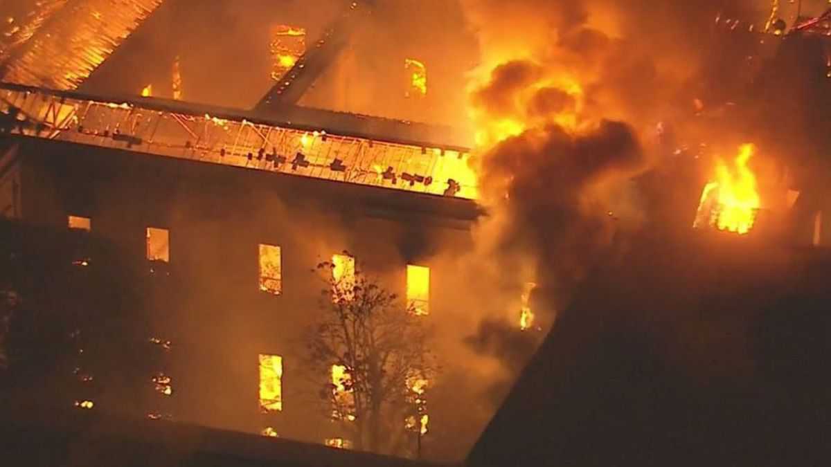 altText(Tragedia anunciada: un devastador incendio devoró al Museo Nacional de Brasil en Río de Janeiro)}