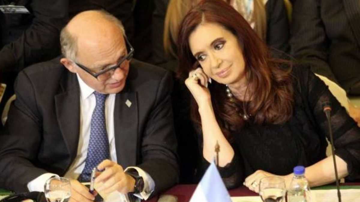 altText(La emotiva despedida de Cristina Kirchner a Héctor Timerman)}