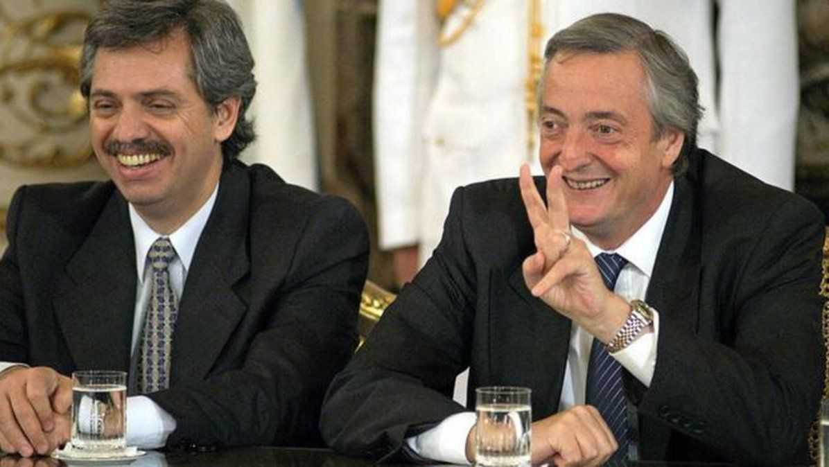 <p>Alberto Fernández y Néstor Kirchner</p> (Télam)