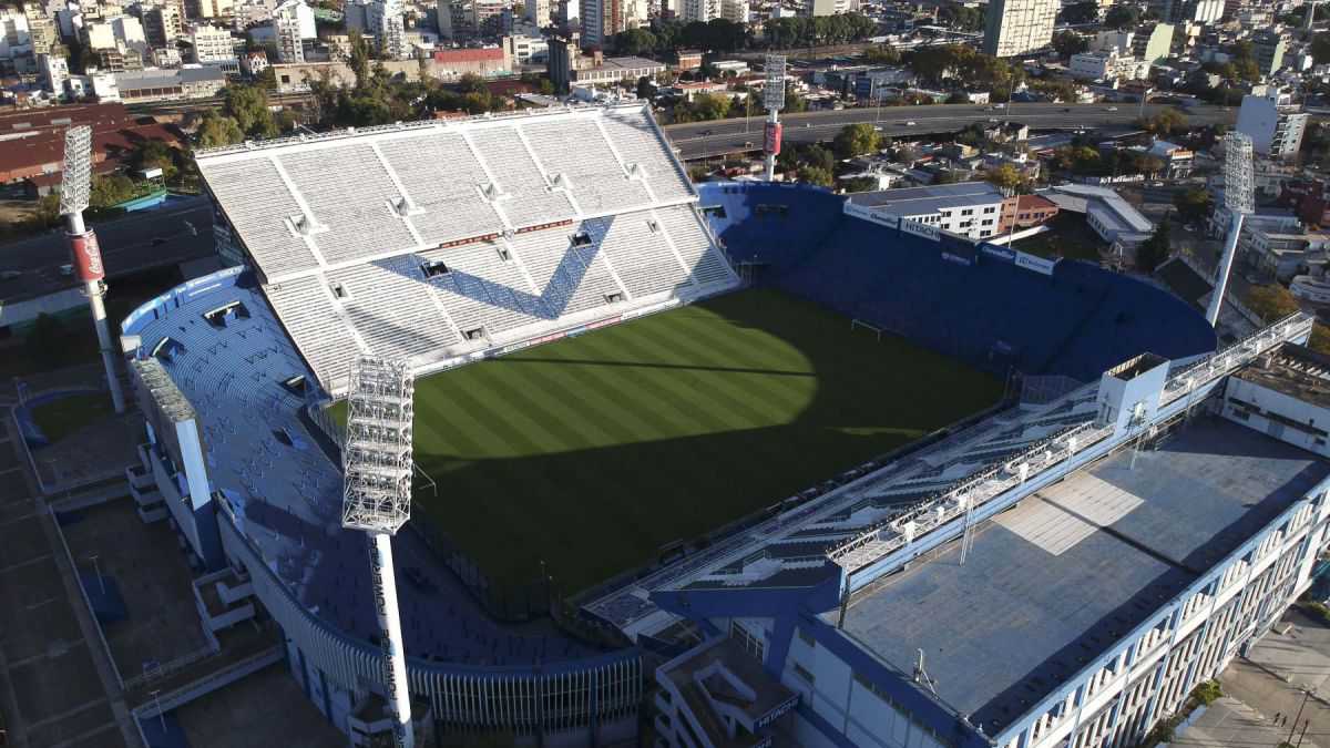 <p>El estadio Jos� Amalfitani, de V�lez, fue testigo de eventos incre�bles.</p> (Foto: T�lam / Ramiro Gomez.)