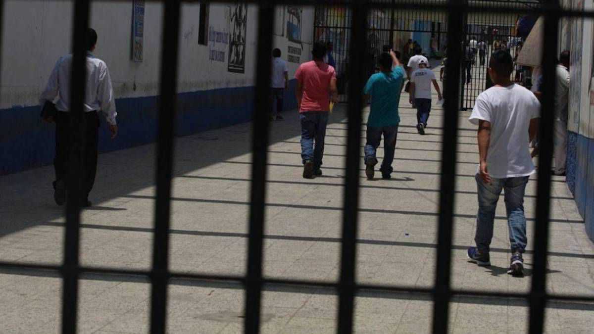 altText(Perú excarceló casi 20 mil presos por la pandemia)}