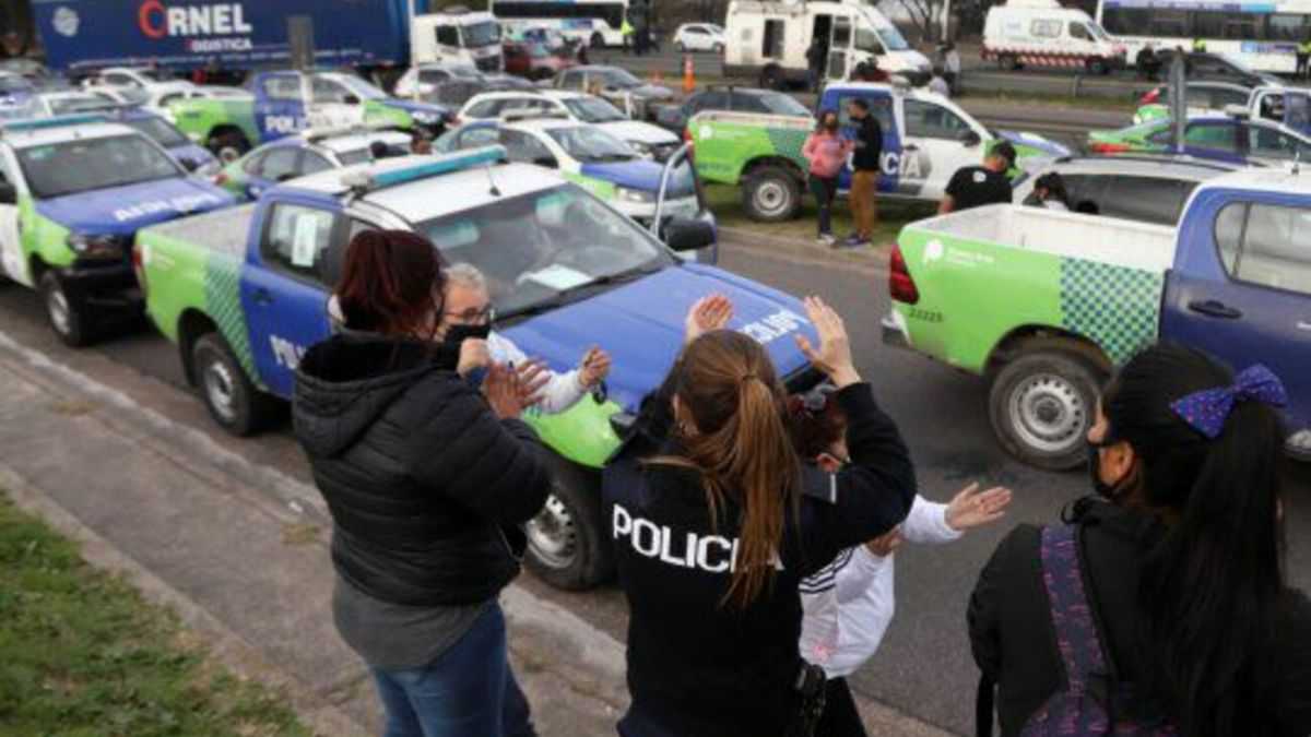 <p>A pesar del anuncio de un incremento salarial continúan los reclamos de la policía en la provincia. Imagen: Tribuna</p> (Tribuna)