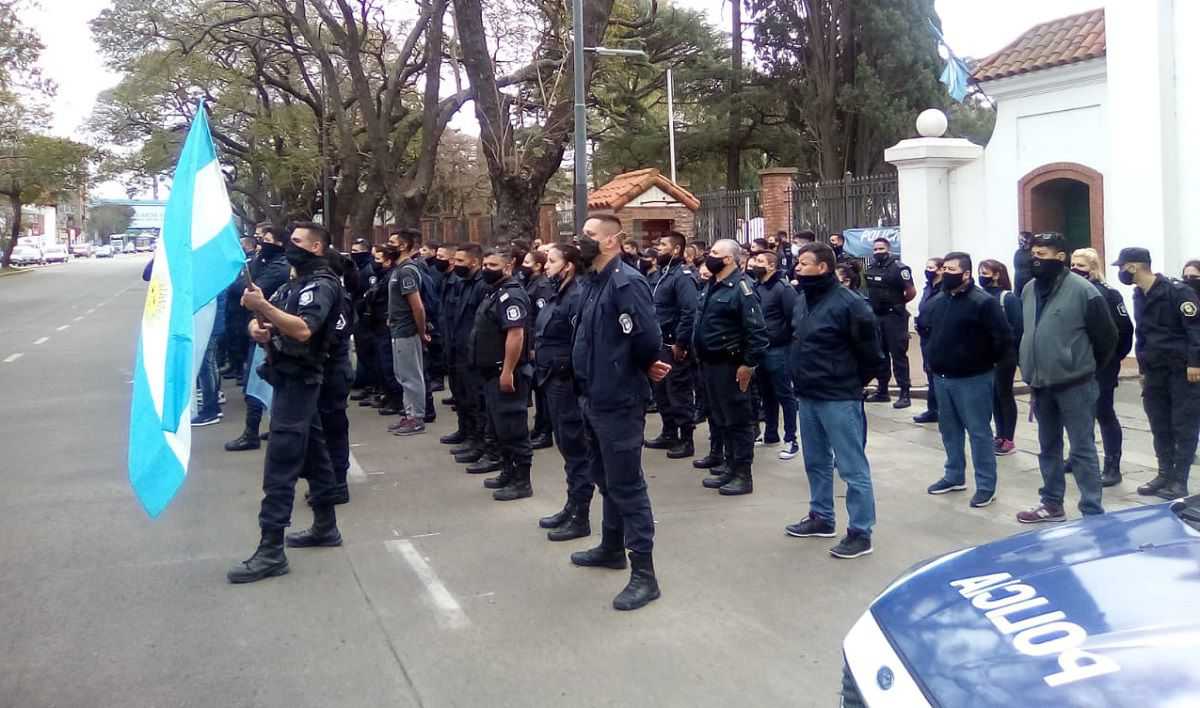 <p>A horas de una protesta de la Bonaerense, desafectan a 400 policías</p> (Redes)