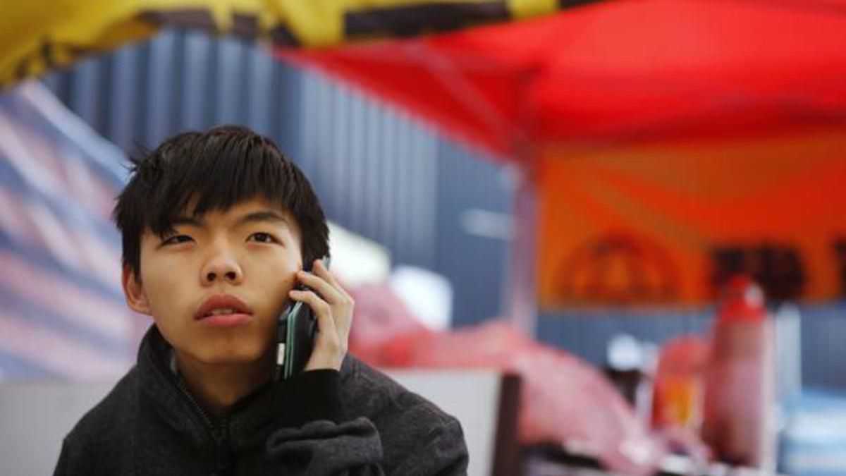 <p>Joshua Wong, de 23 a�os, fue arrestado por su participaci�n en una protesta en Hong Kong, en la que utiliz� una m�scara cuando estaba prohibido.</p>