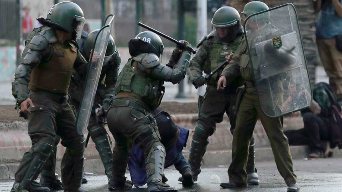 <p>Enfrentamientos en Chile</p> (Radio Universidad de Chile)