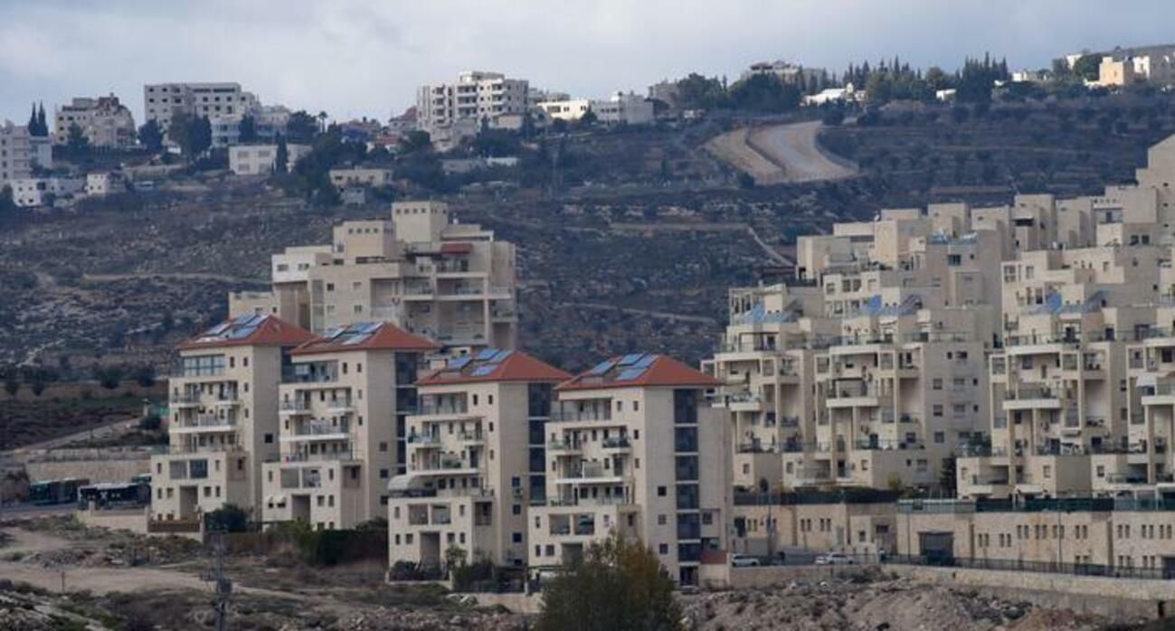 <p>La población en las colonias de Israel en la Cisjordania ocupada aumentó un 50% desde el retorno al poder de Netanyahu en 2009.</p> (DW)