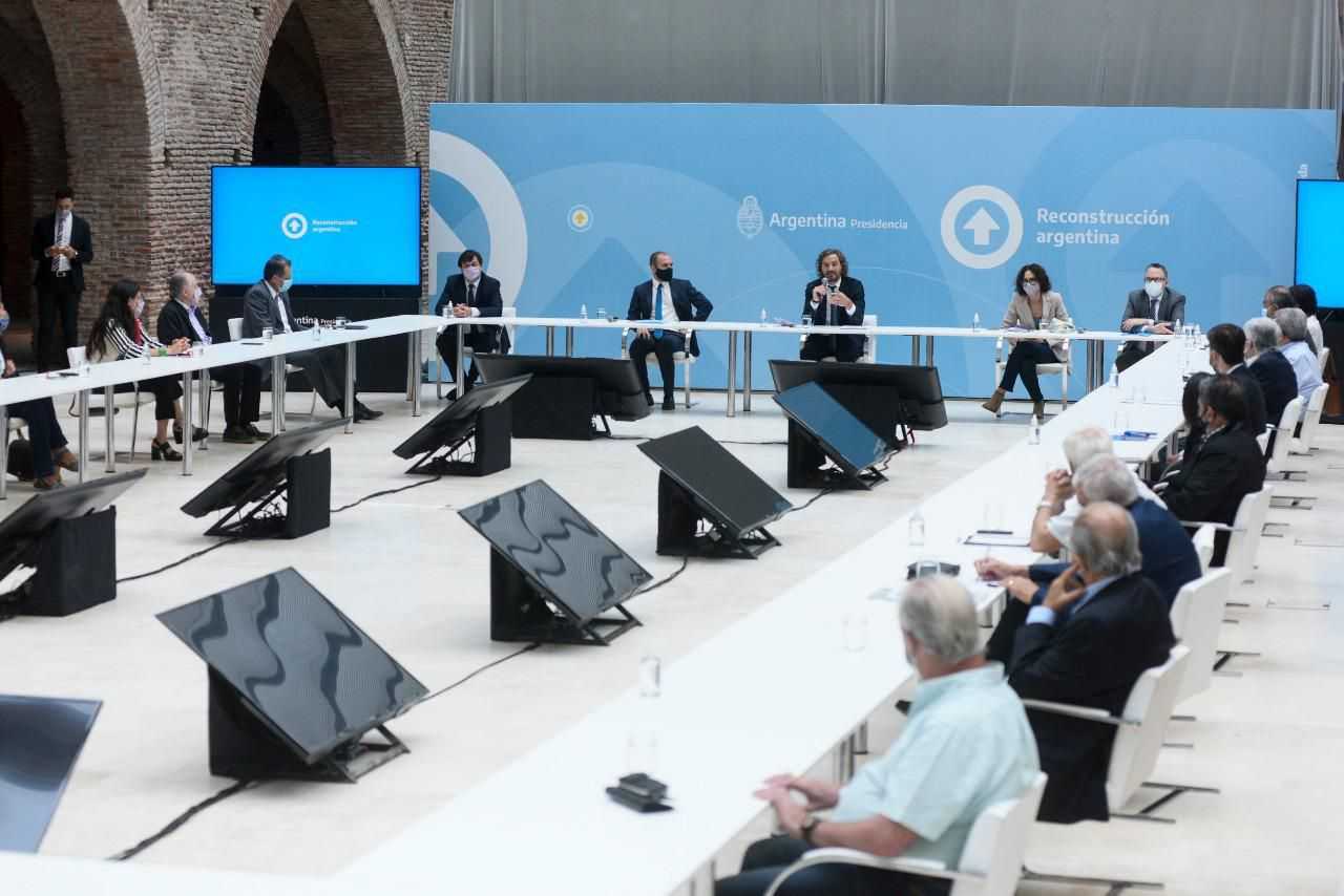 <p>La reunión celebrada en el Museo del Bicentenario fue encabezada el jefe de Gabinete, Santiago Cafiero.</p> (Gobierno de la Nación)