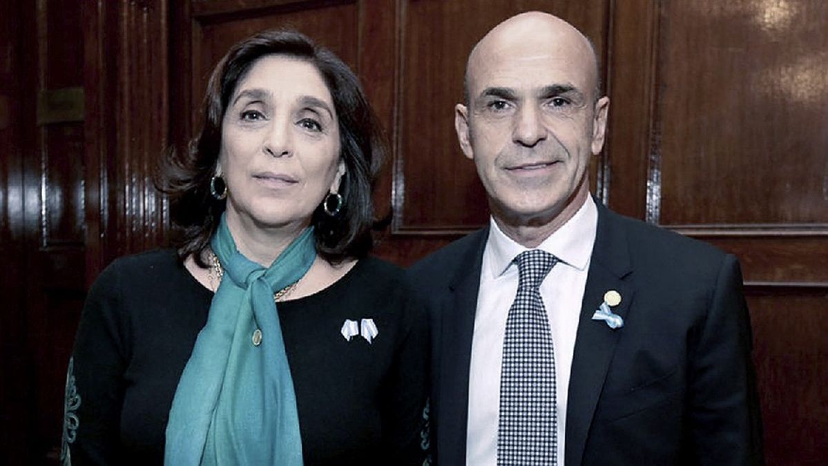 <p>Silvia Majdalani y Gustavo Arribas están procesados sin prisión preventiva por espionaje ilegal.</p> (Télam)