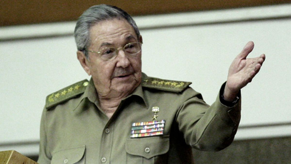 altText(Fin de una era: se jubila el comandante Raúl Castro)}