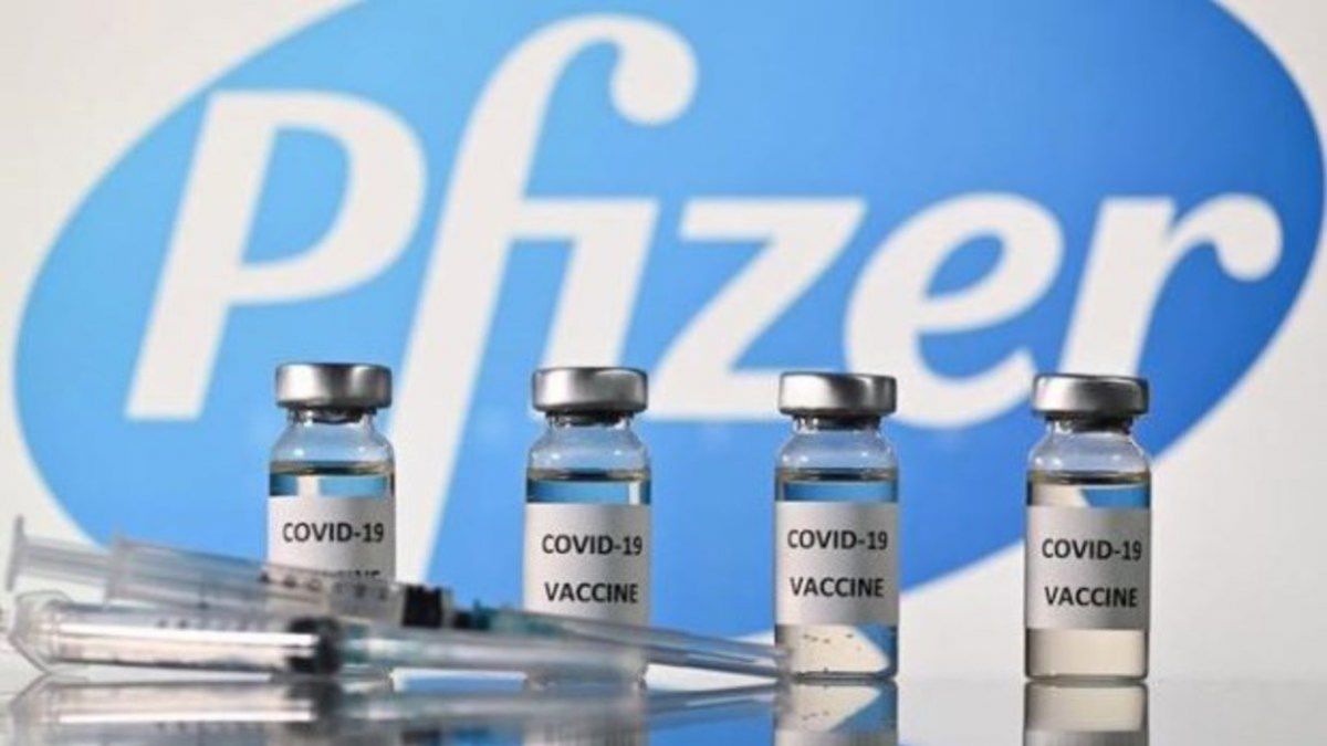 altText(La vacuna de Pfizer necesitará una 3° dosis para mantener su eficacia)}