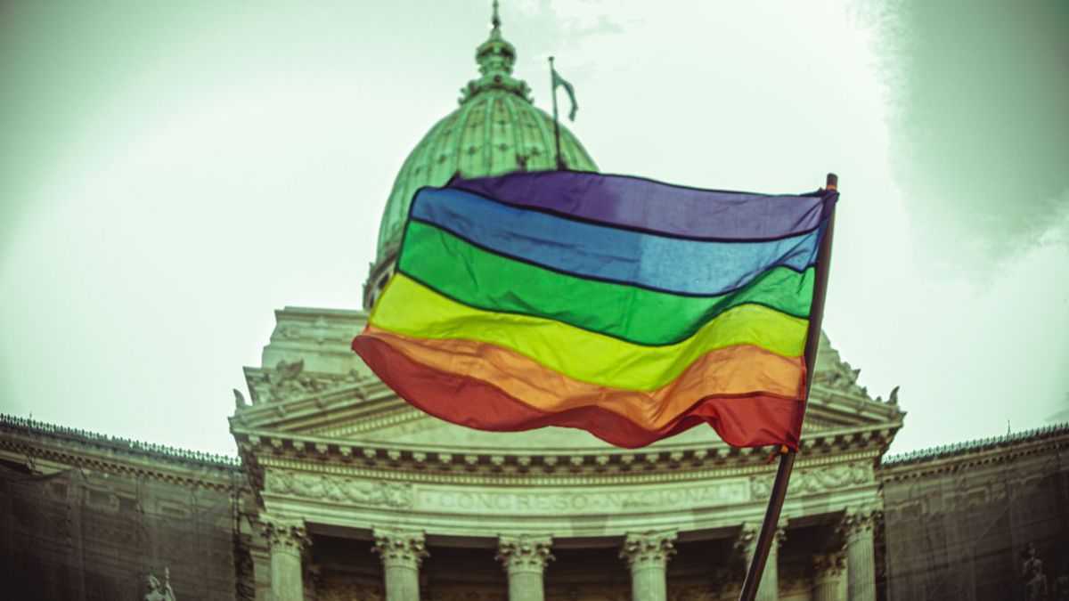 altText(Hoy se celebra el Día Mundial contra la Homofobia, Transfobia y bifobia)}