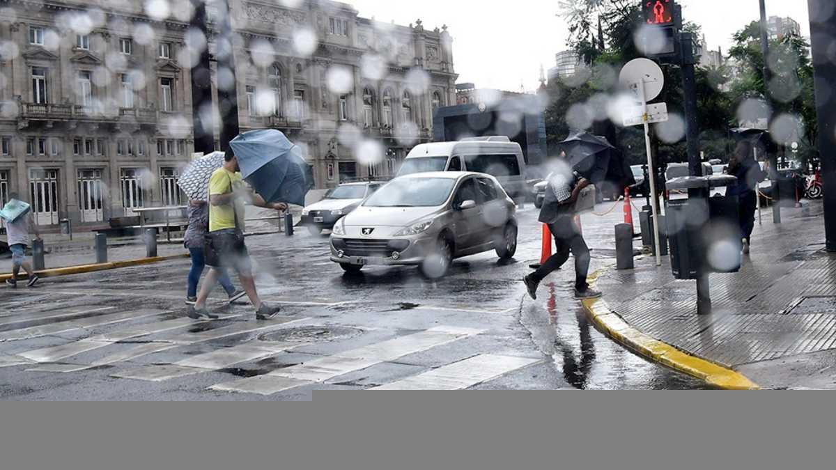 altText(Alerta en Buenos Aires: prevén la llegada de un ciclón extratropical)}