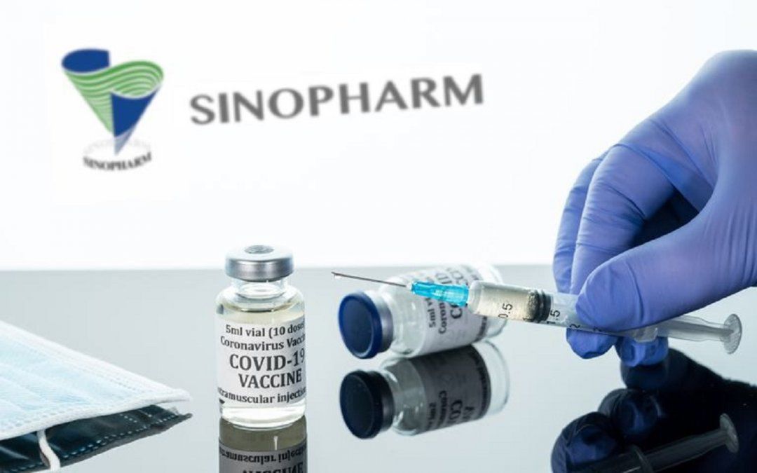  <p>Vendía supuestas vacunas Sinopharm a $5 mil y lo detuvieron.</p> 