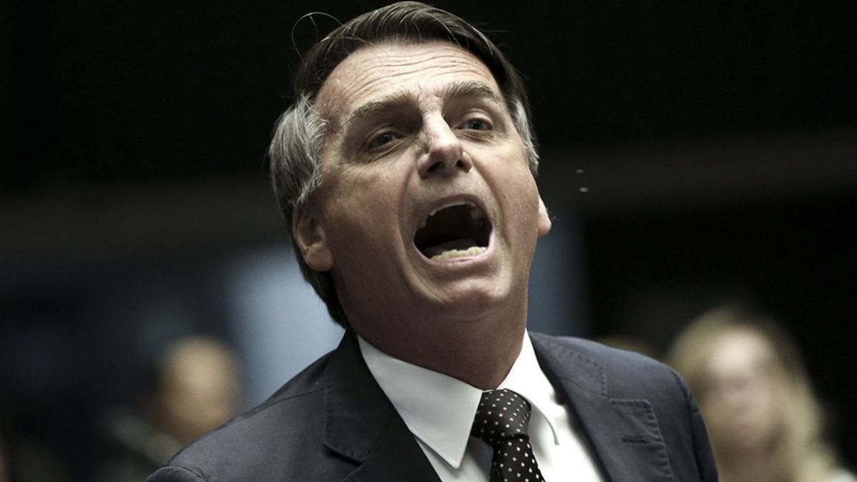 altText(Bolsonaro ahora quiere eliminar el uso de tapabocas en Brasil)}