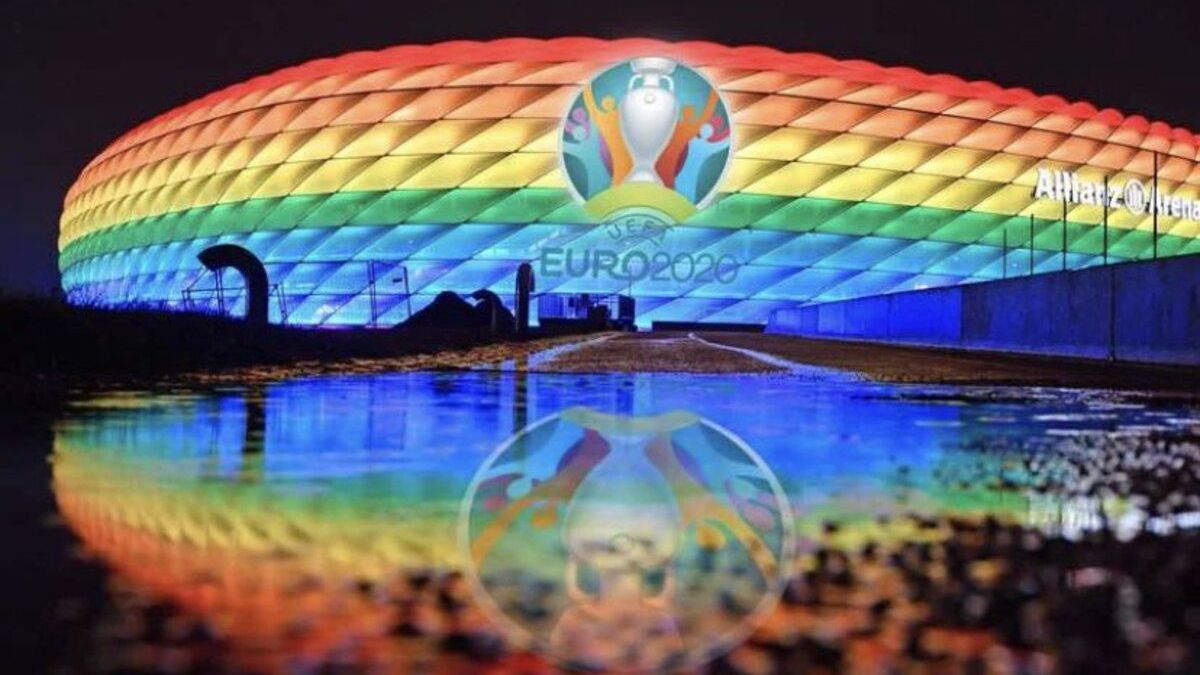 <p>Allianz Arena de M�nich</p> (Twitter Igualdad LGBT)