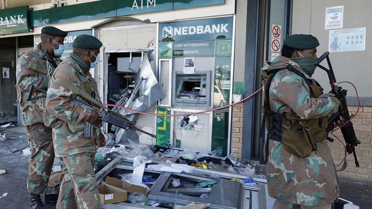 altText(Sudáfrica: Ya son 45 los muertos en protestas por el arresto de Zuma )}