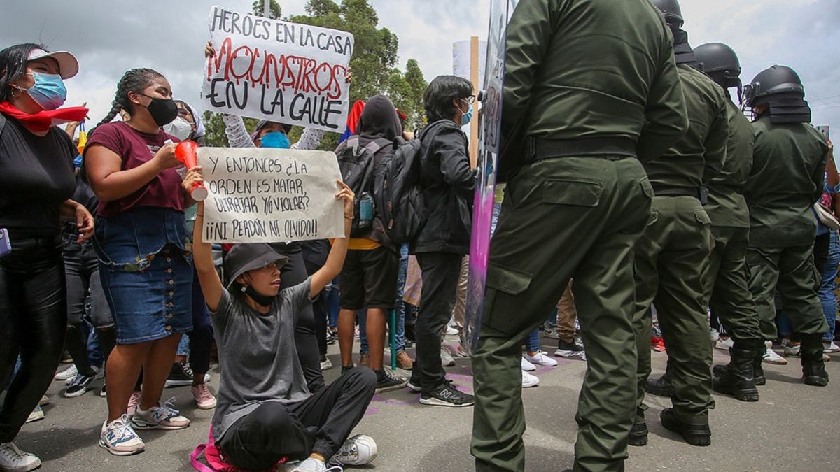 altText(Colombia: multitudinarias protestas contra Iván Duque)}