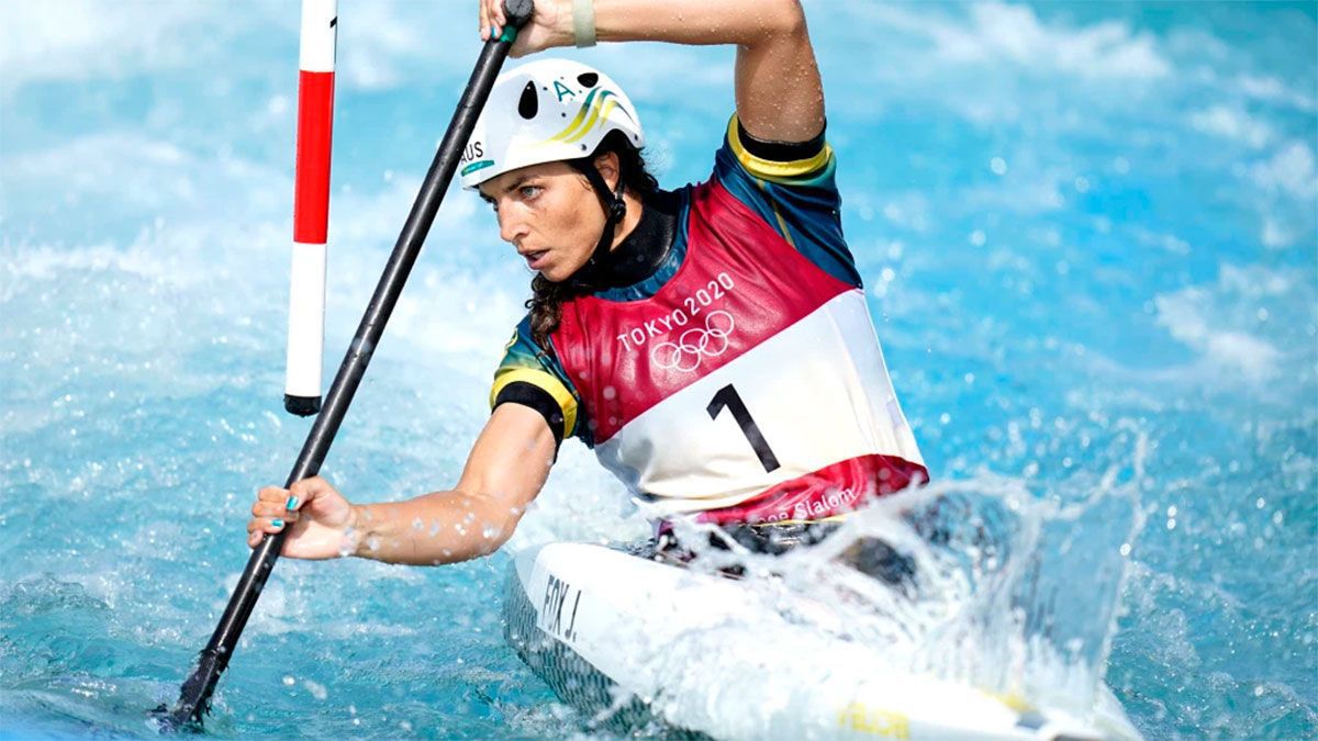 <p>Tokio 2020: Jessica Fox arregl� el kayak con un preservativo.</p>