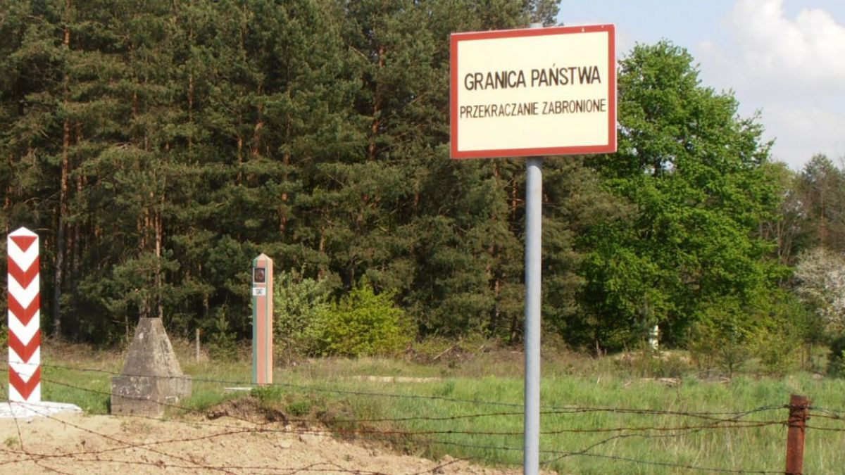altText(Mundo loco: Polonia arma un muro en frontera con Bielorrusia)}