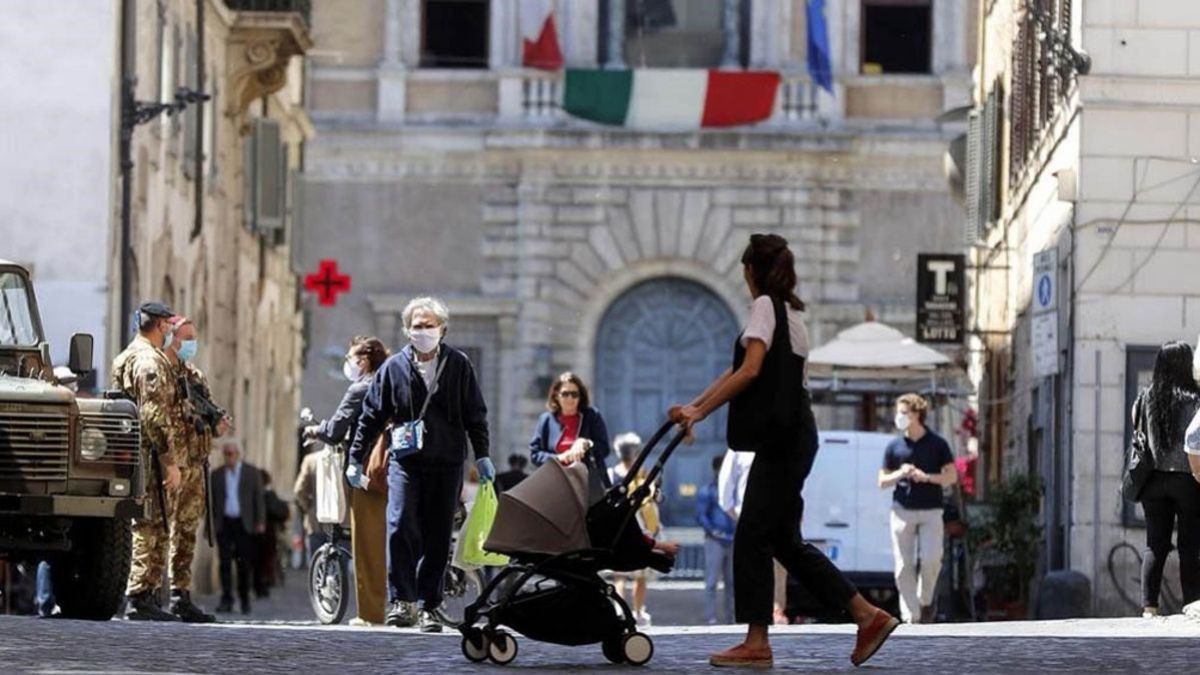 <p>Italia ya inmuniz� contra el coronavirus a 17.787.354 personas, el 32,94% de la poblaci�n mayor de 12 a�os.</p> (T�lam)