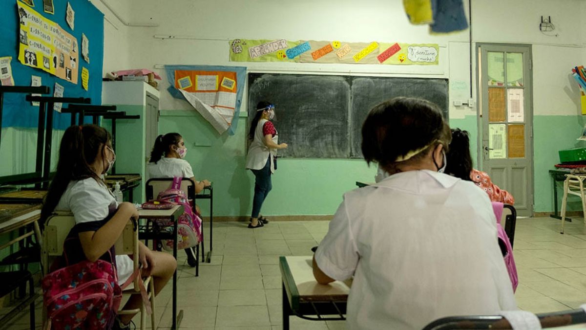  <p>Provincia: docentes jubilados darán clases a contraturno</p> (Télam)