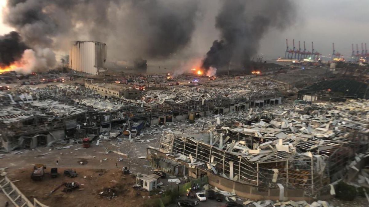 <p>Tras la explosión en el puerto de Beirut dejó 158 muertos y 6 mil heridos hasta el momento.</p>