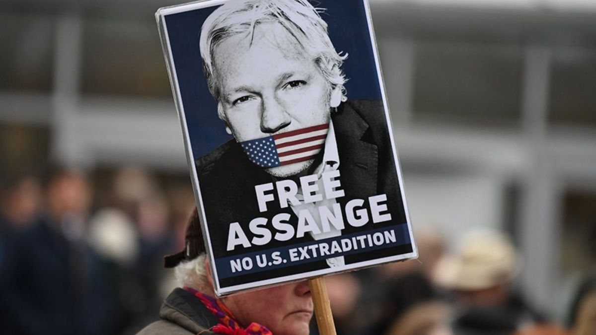 altText(Dramático: Assange amenaza con suicidarse si lo extraditan)}