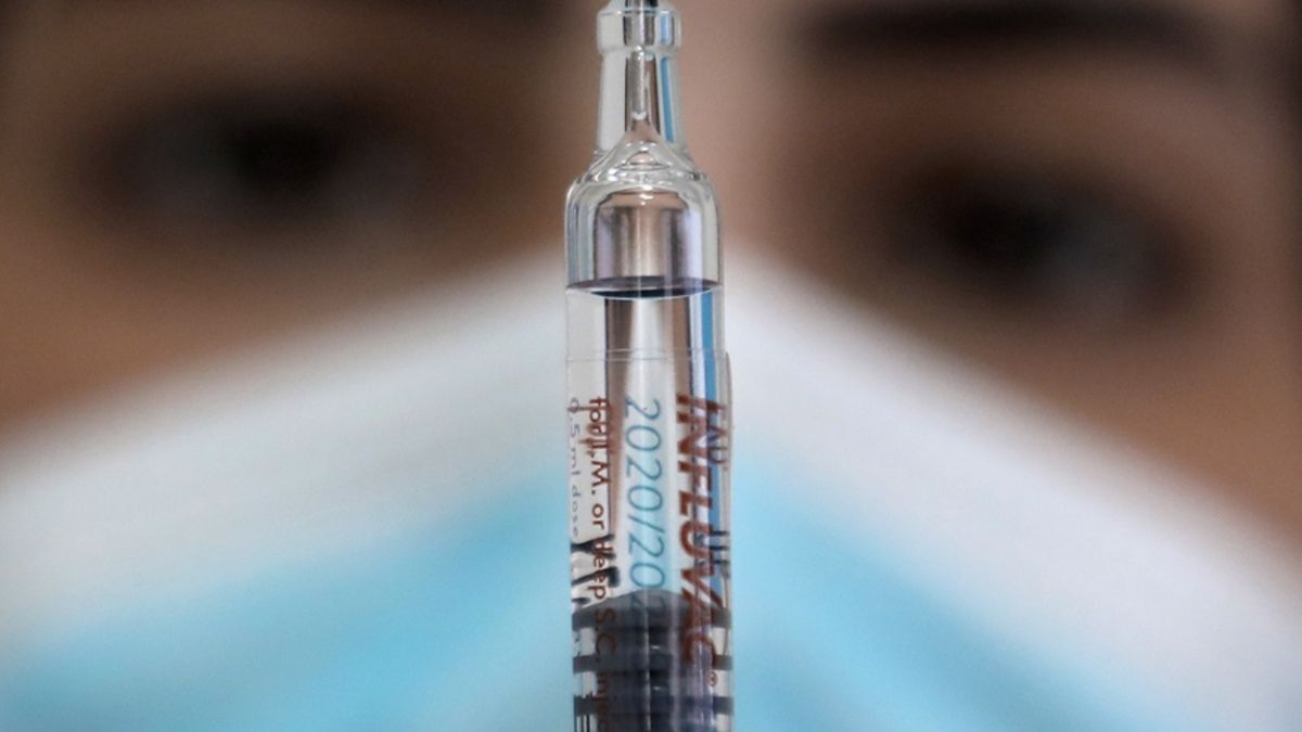 altText(Pfizer afirma que su vacuna es eficaz contra la Ómicron después de 3 dosis)}
