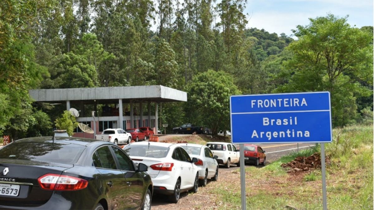 altText(Brasil reabre fronteras terrestres con la Argentina)}