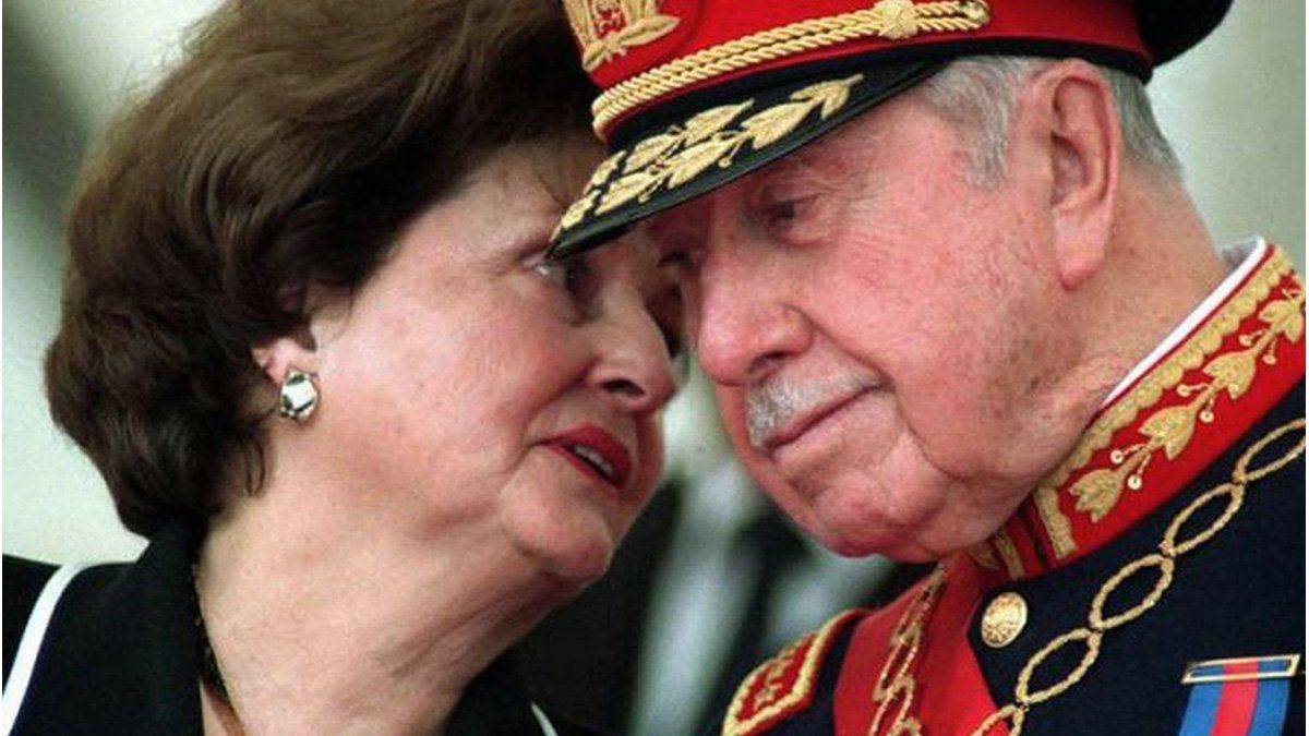 altText(Murió Lucía Hiriart viuda del dictador genocida Augusto Pinochet)}