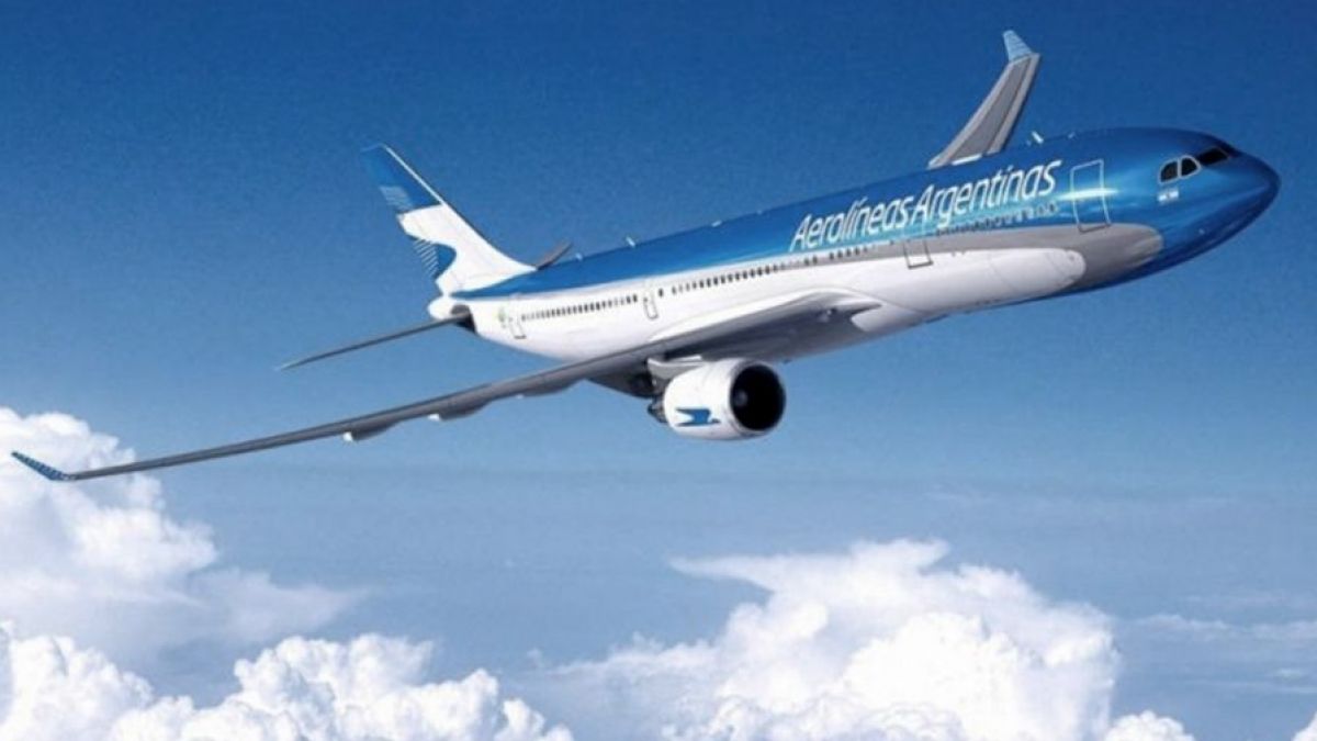altText(Aerolíneas Argentinas transportó 460 mil pasajeros en la primera quincena de enero)}
