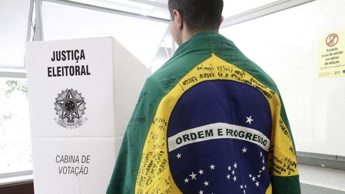 altText(Bolsonaro y Brasil: elecciones en medio de una campaña sucia y violenta)}