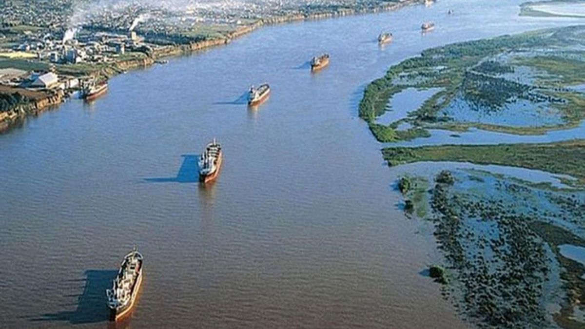 altText(Marcha federal en defensa del Río Paraná y el Canal Magdalena)}