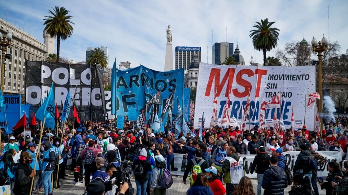 altText(Plaza de Mayo: la Unidad Piquetera advirtió que seguirá con el plan de lucha)}