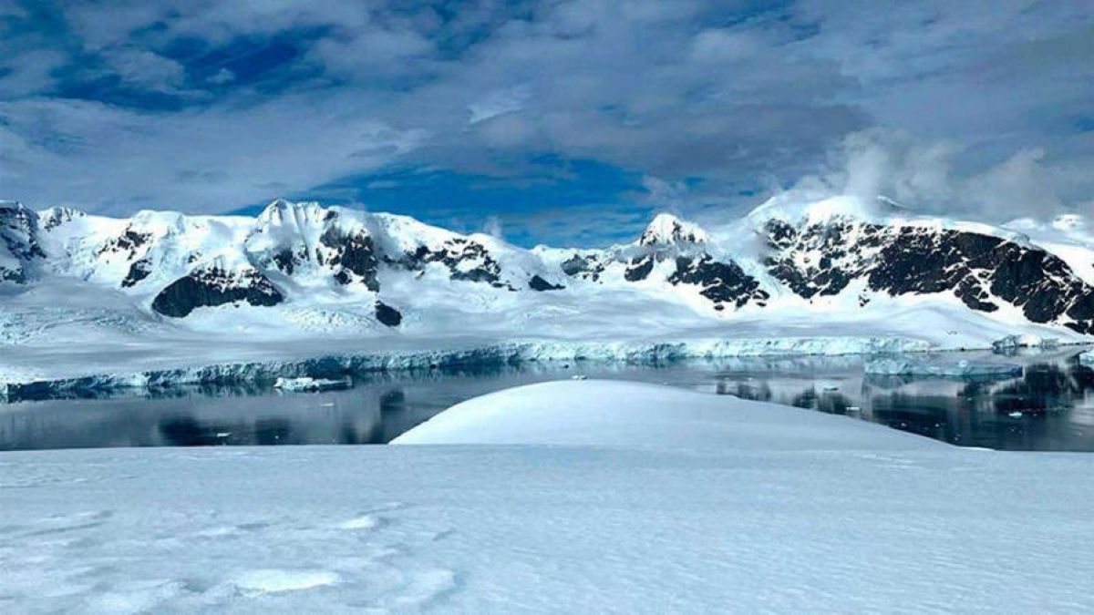 altText(Las plataformas de hielo de la Antártida se derriten más rápido)}