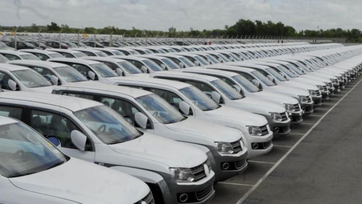 altText(Los vehículos nacionales impulsaron la venta récord de 400.000 unidades)}