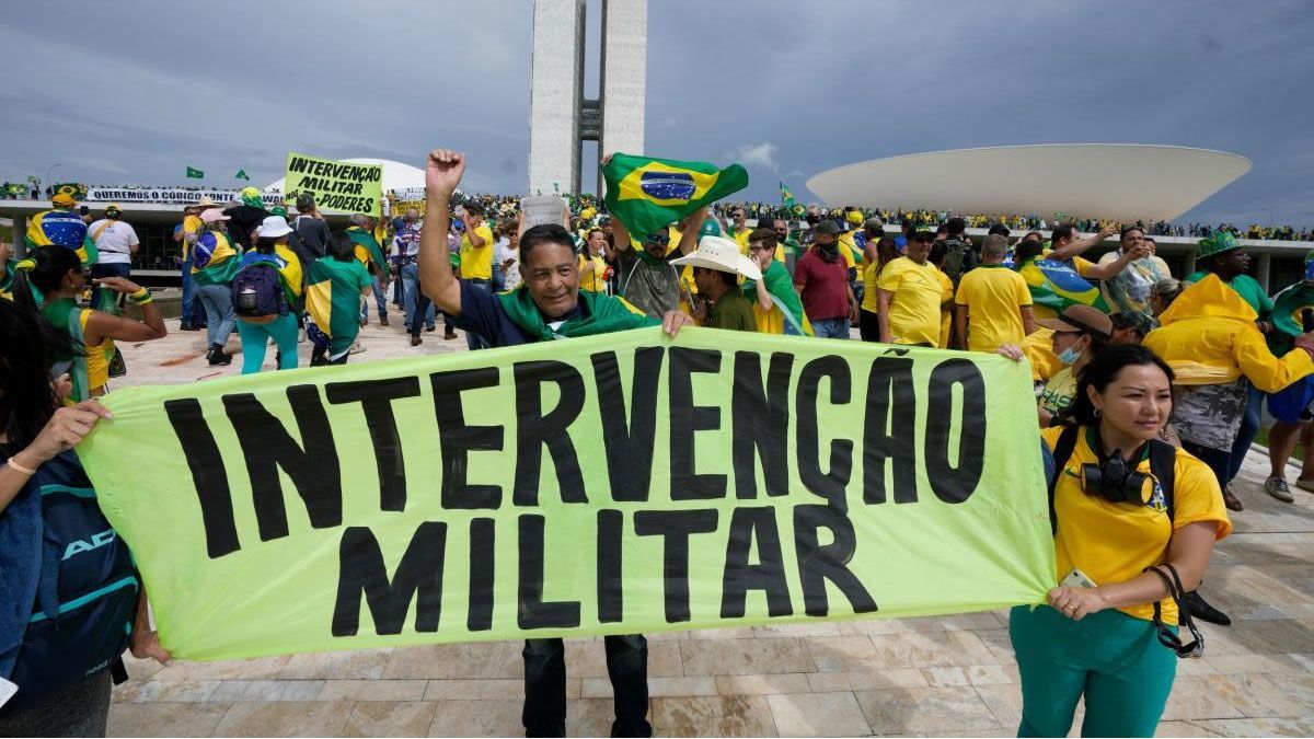 altText(Golpe en Brasil: militares fueron cómplices de los atacantes del Planalto)}