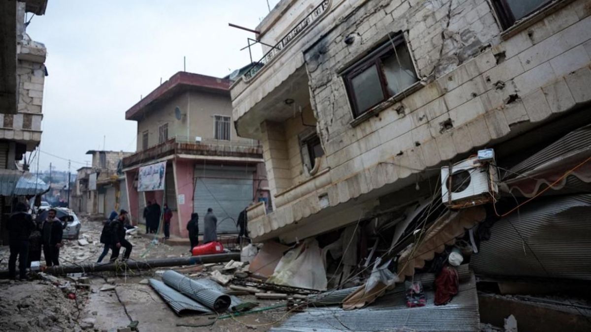 altText(Sube de a miles la cifra de muertes en Siria y Turquía tras el terremoto)}