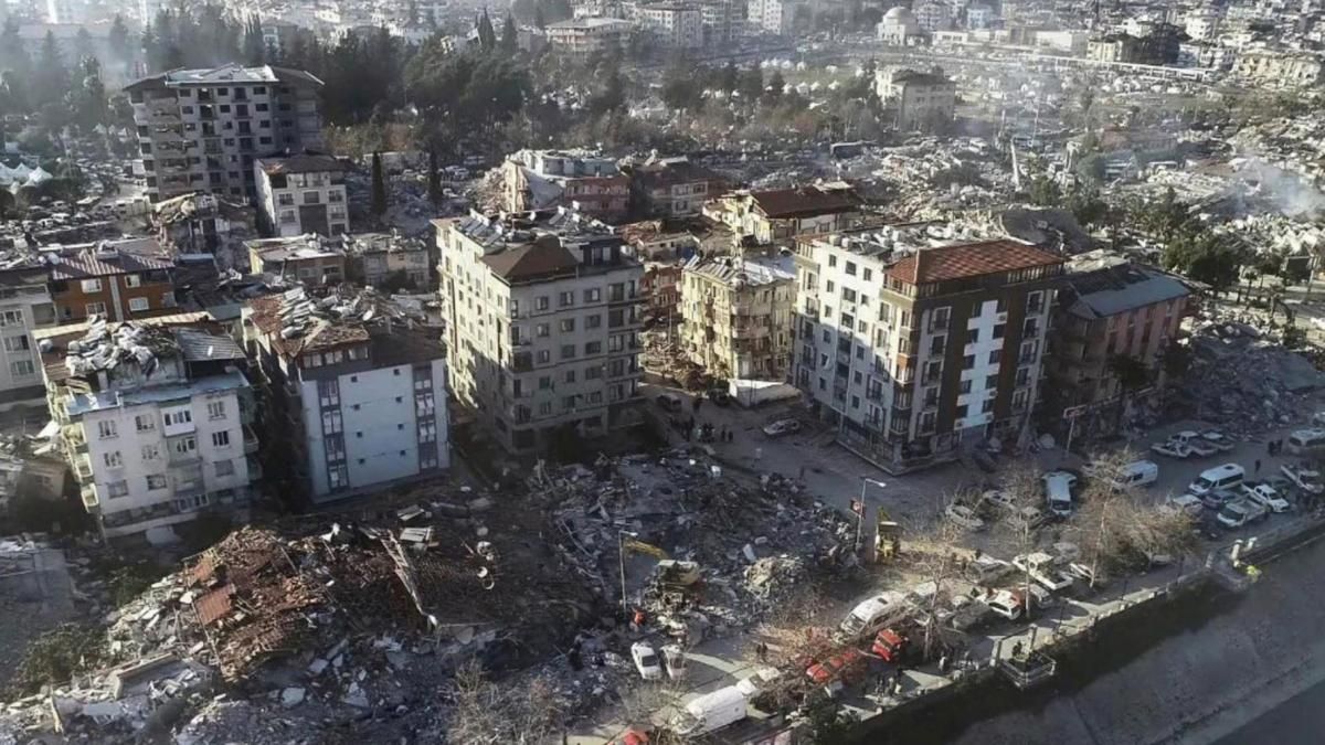 altText(Se elevan a más de 28.000 los muertos tras el sismo en Turquía y Siria)}