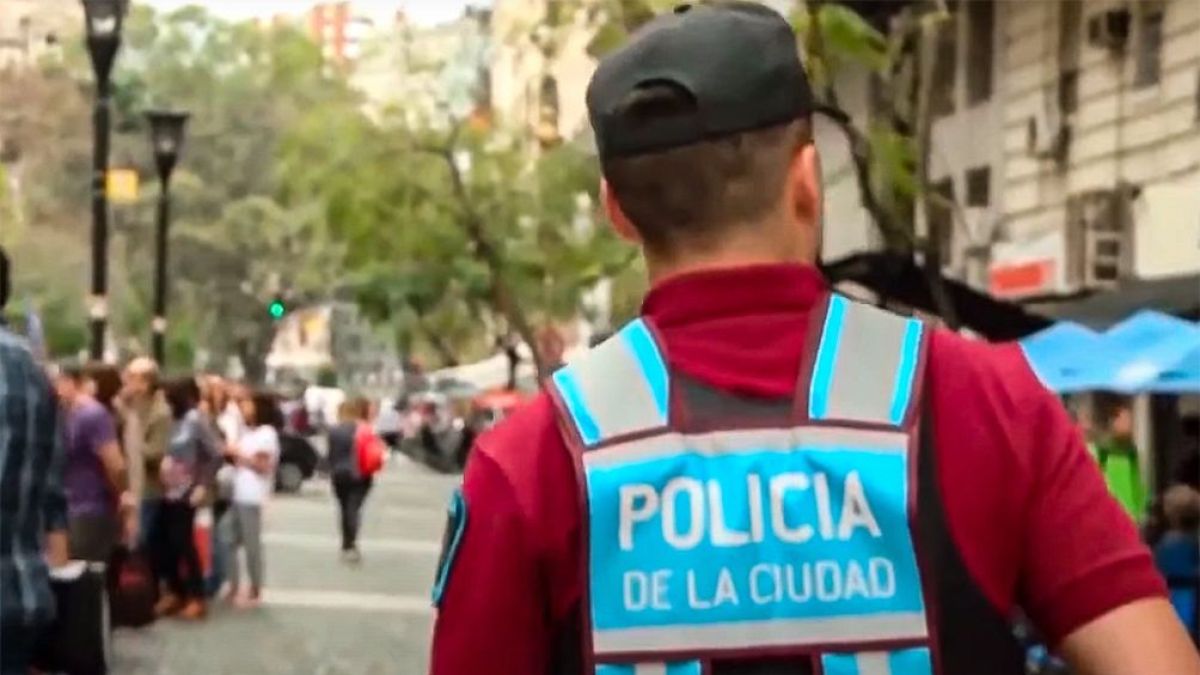 altText(Detuvieron a un policía de la Ciudad: robaba autos en Avellaneda)}