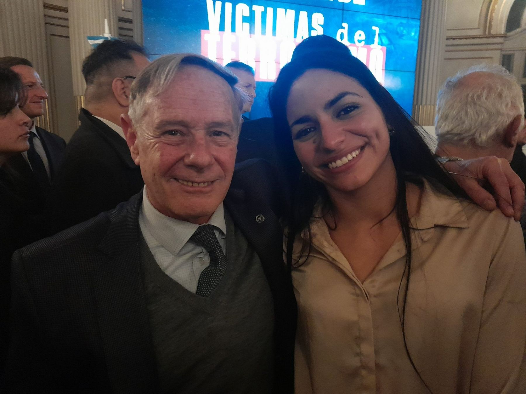 El exmayor Marcelo Llambías junto a Lucía Montenegro, diputada de la Ciudad de Buenos Aires por La Libertad Avanza.