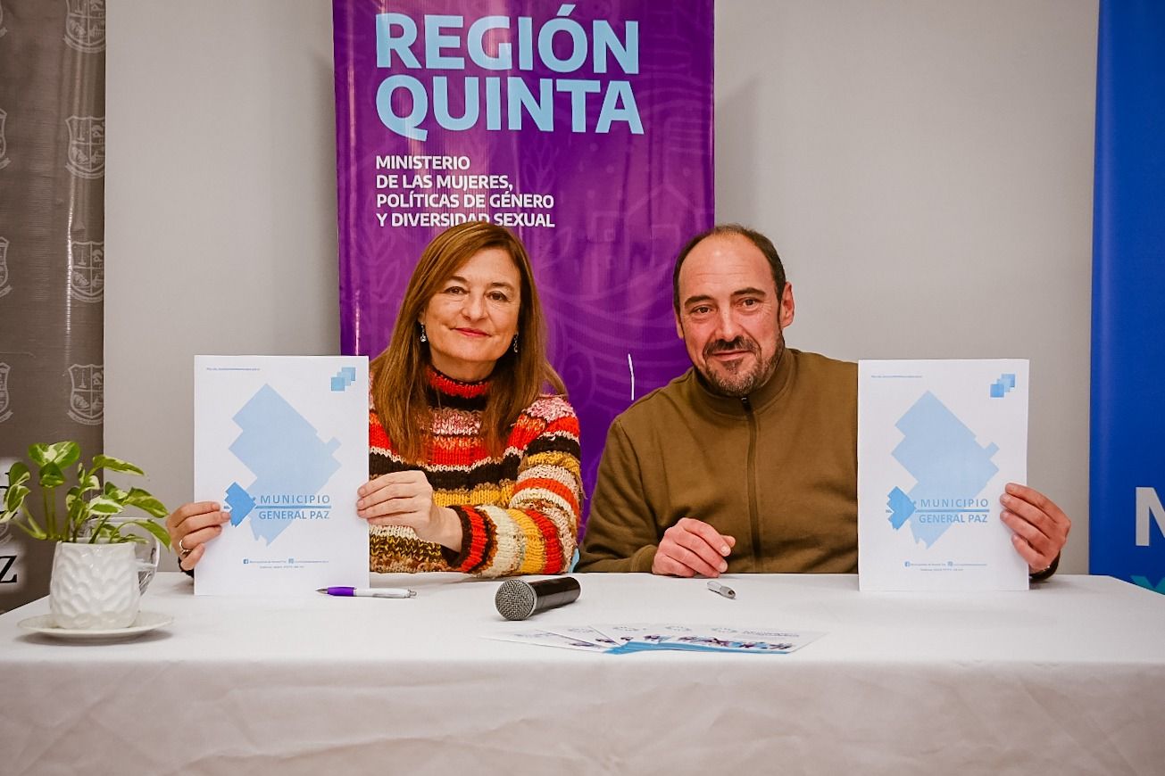 Estela Díaz junto al intendente de General Paz, Juan Manuel Álvarez, que fue uno de los últimos municipios en adherirse al programa.