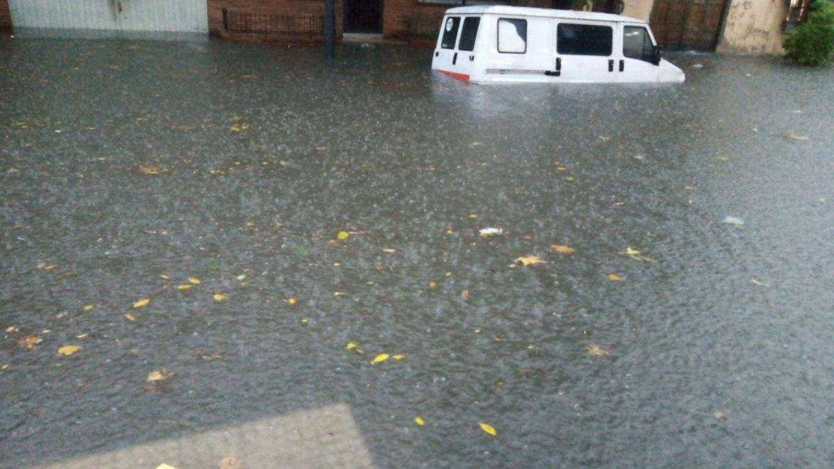 altText(Alerta por fuertes tormentas en CABA y PBA: hay calles inundadas y ráfagas de viento)}