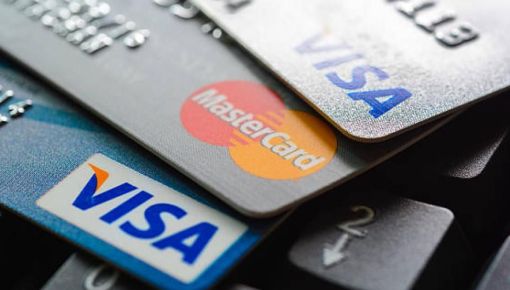 Más desregulación: Milei modificó parte del régimen en las tarjetas de crédito